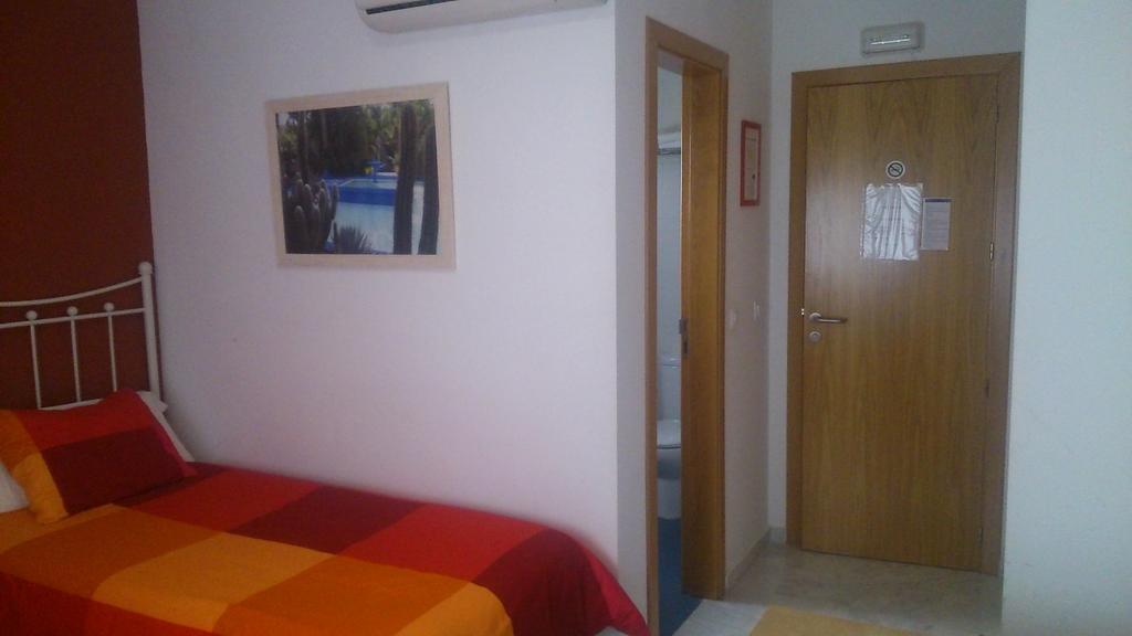 Hostal Monteluna Rociana Room photo
